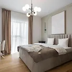 White Face One Cotroceni Entire With Parking, Fast Wifi, Balcony And Self Checkin *