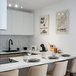 Apartman White Face One Cotroceni Entire With Parking, Fast Wifi, Balcony And Self Checkin *