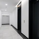 Apartman White Face One Cotroceni Entire With Parking, Fast Wifi, Balcony And Self Checkin Bukarest