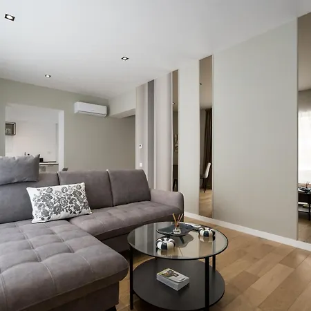 Apartment White Face One Cotroceni Entire With Parking, Fast Wifi, Balcony And Self Checkin Bucharest