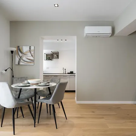 White Face One Cotroceni Entire With Parking, Fast Wifi, Balcony And Self Checkin Apartment