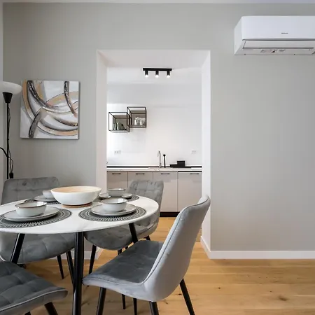 White Face One Cotroceni Entire With Parking, Fast Wifi, Balcony And Self Checkin