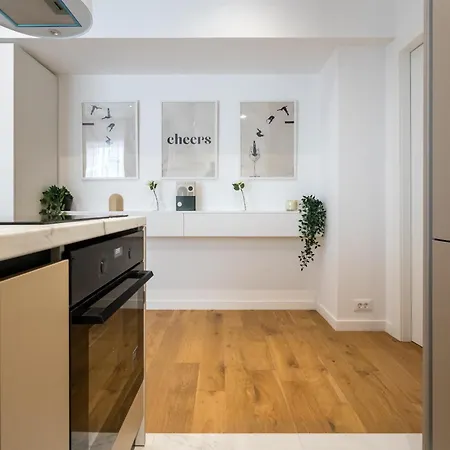 White Face One Cotroceni Entire With Parking, Fast Wifi, Balcony And Self Checkin Apartment *
