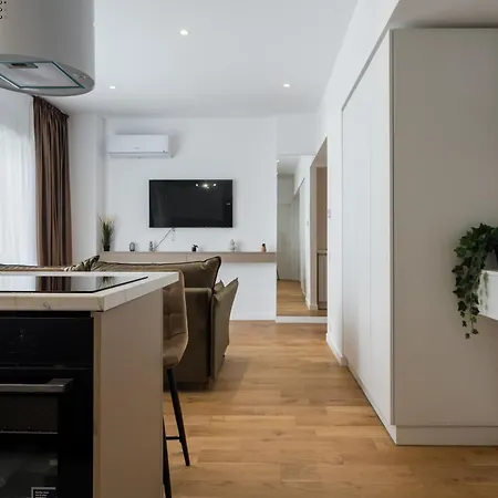 White Face One Cotroceni Entire With Parking, Fast Wifi, Balcony And Self Checkin
