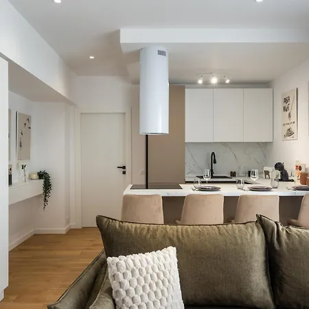 White Face One Cotroceni Entire With Parking, Fast Wifi, Balcony And Self Checkin Apartment *