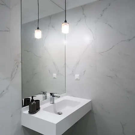 Апартаменты White Face One Cotroceni Entire With Parking, Fast Wifi, Balcony And Self Checkin Бухарест