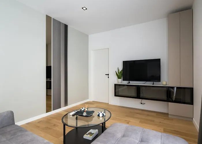 White Face One Cotroceni Entire With Parking, Fast Wifi, Balcony And Self Checkin