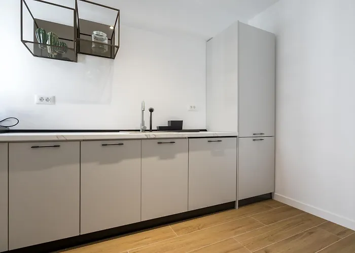 White Face One Cotroceni Entire With Parking, Fast Wifi, Balcony And Self Checkin Apartment *