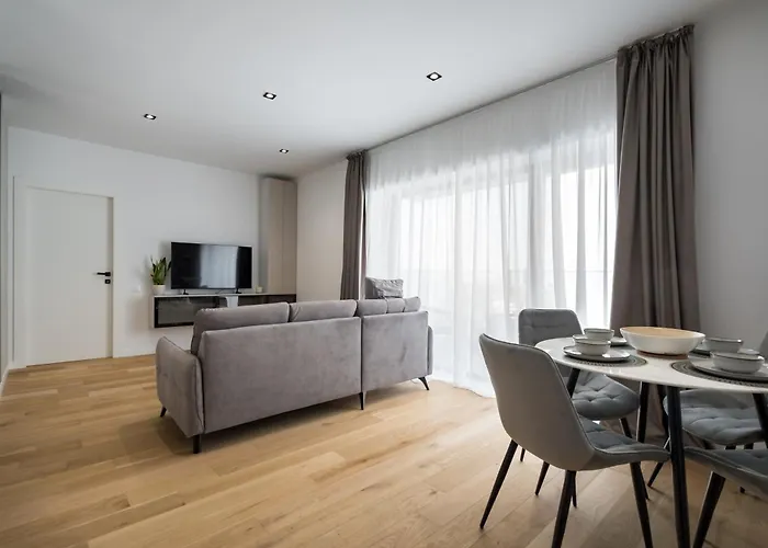 White Face One Cotroceni Entire With Parking, Fast Wifi, Balcony And Self Checkin * Bucareste