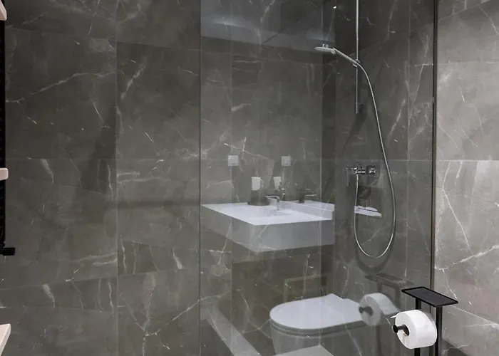White Face One Cotroceni Entire With Parking, Fast Wifi, Balcony And Self Checkin Apartment *