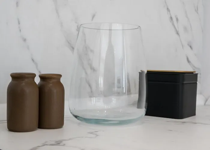 White Face One Cotroceni Entire With Parking, Fast Wifi, Balcony And Self Checkin * Bucareste