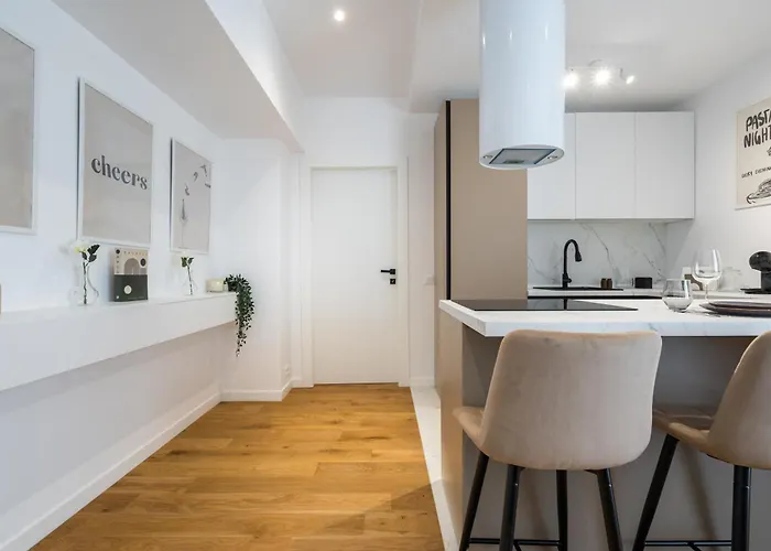 White Face One Cotroceni Entire With Parking, Fast Wifi, Balcony And Self Checkin *