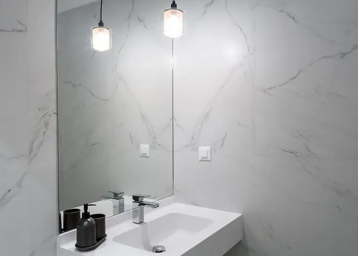 Apartamento White Face One Cotroceni Entire With Parking, Fast Wifi, Balcony And Self Checkin Bucareste