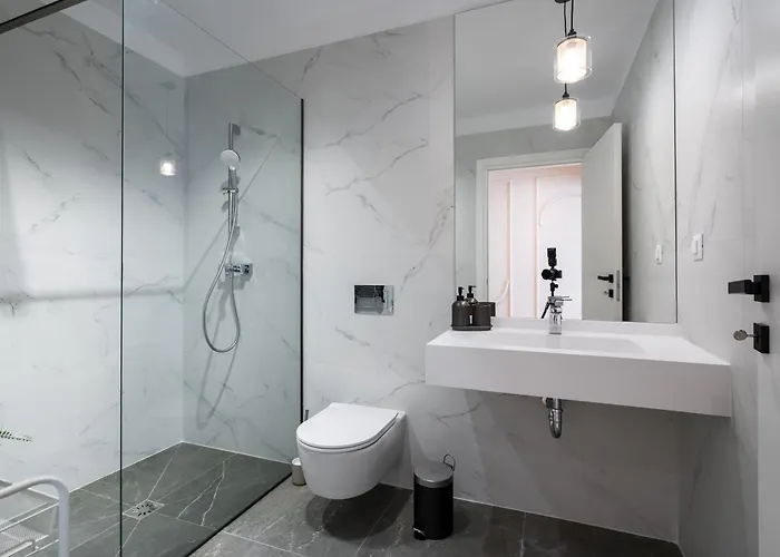 Apartment White Face One Cotroceni Entire With Parking, Fast Wifi, Balcony And Self Checkin