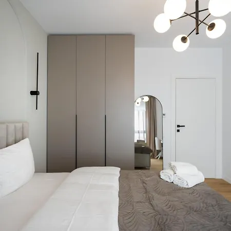 White Face One Cotroceni Entire With Parking, Fast Wifi, Balcony And Self Checkin