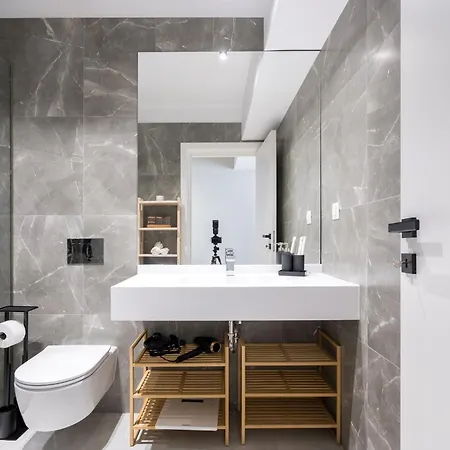 White Face One Cotroceni Entire With Parking, Fast Wifi, Balcony And Self Checkin *