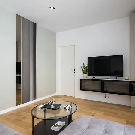 White Face One Cotroceni Entire With Parking, Fast Wifi, Balcony And Self Checkin