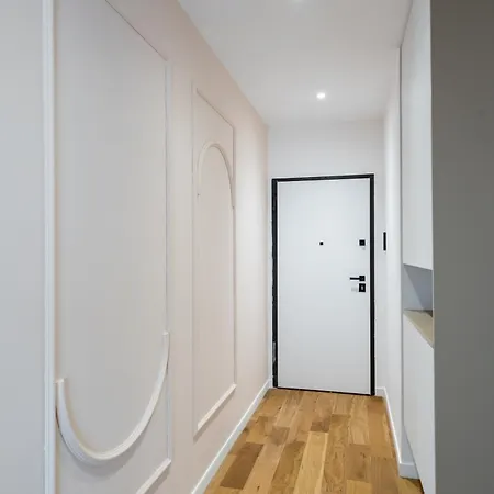 White Face One Cotroceni Entire With Parking, Fast Wifi, Balcony And Self Checkin *