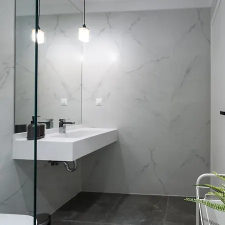 Appartamento White Face One Cotroceni Entire With Parking, Fast Wifi, Balcony And Self Checkin Bucarest