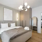White Face One Cotroceni Entire With Parking, Fast Wifi, Balcony And Self Checkin * Bucareste