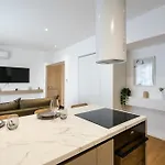White Face One Cotroceni Entire With Parking, Fast Wifi, Balcony And Self Checkin * Bucareste