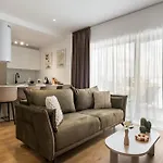 White Face One Cotroceni Entire With Parking, Fast Wifi, Balcony And Self Checkin * Bucareste