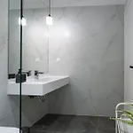 Apartamento White Face One Cotroceni Entire With Parking, Fast Wifi, Balcony And Self Checkin Bucareste