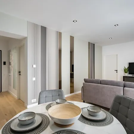 شقة White Face One Cotroceni Entire With Parking, Fast Wifi, Balcony And Self Checkin